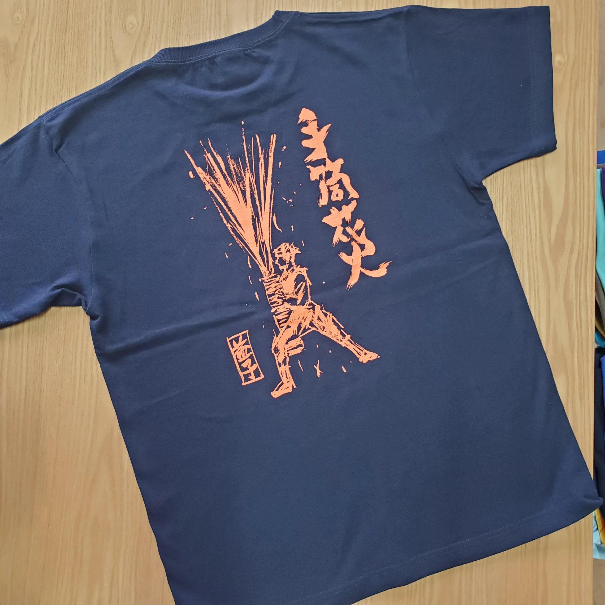 粋な姿をあしらったオリジナルＴシャツ　栃木県益子町　下野手筒會　様